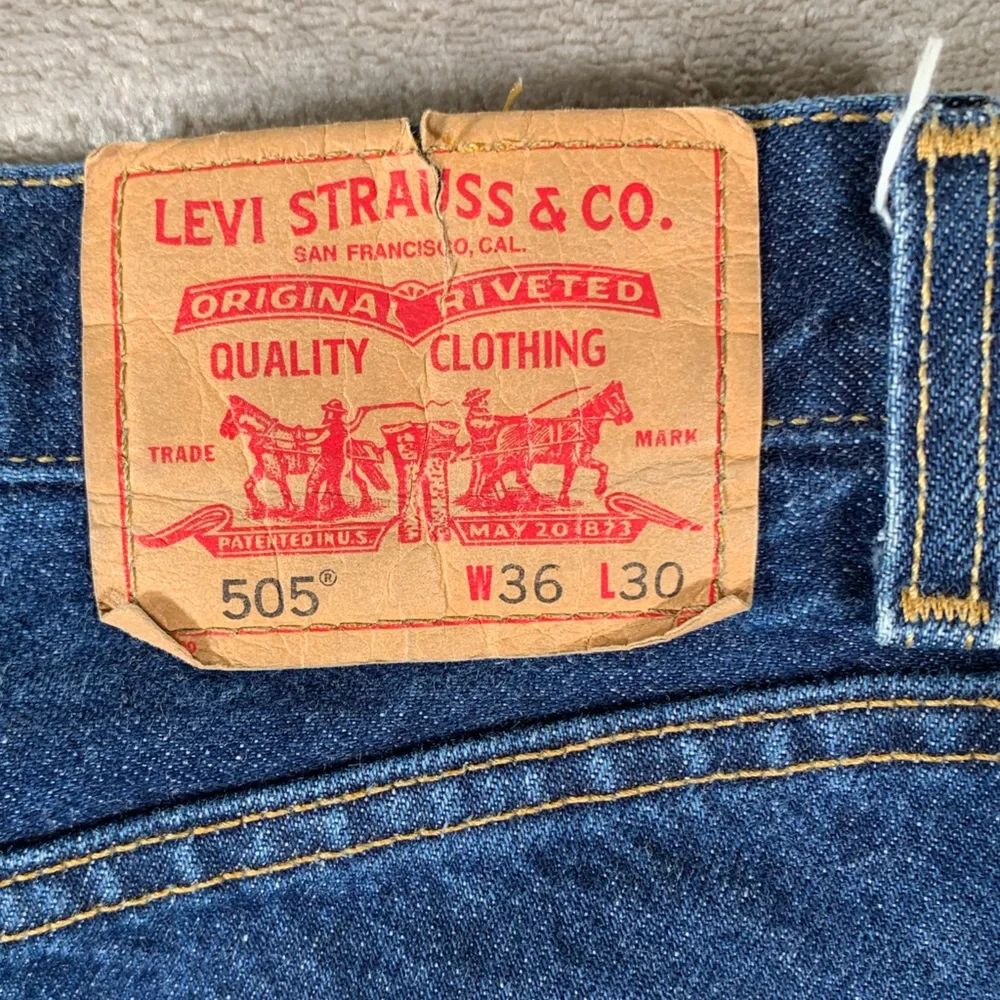 Levi's 505 Jeans Men 36 x 30 Dark Blue Wash Regular Fit Stretch Made‎ In USA
